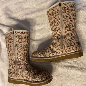 Ugg Logo tan zipper boot size 6